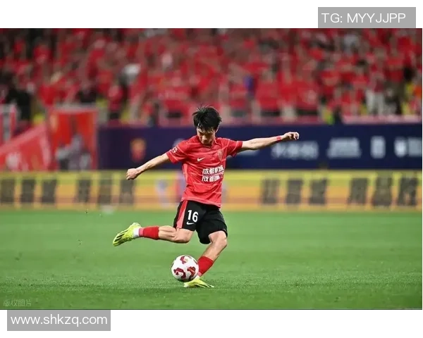 杨明足球明星的真实身份揭秘以及他在足球界的成就与影响